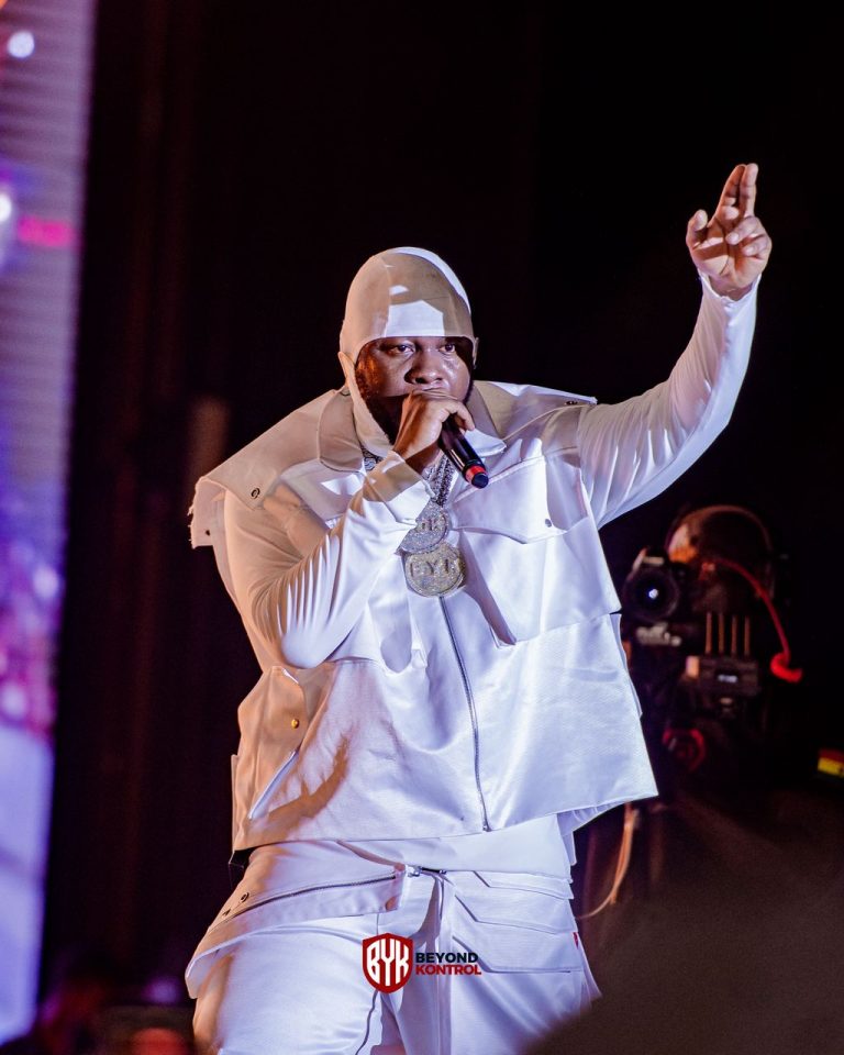 Medikal’s Explosive BYK Concert Rocks Accra Sports Stadium