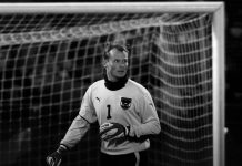 Ex-Arsenal & Juve Goalkeeper Alex Manninger Dies After Car Hit By Train Ex-Arsenal & Juve Goalkeeper Alex Manninger Dies After Car Hit By Train