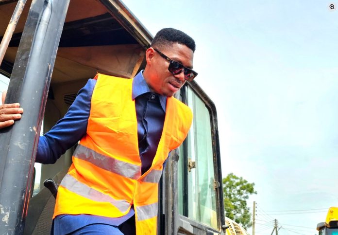 Madina MP Cuts Sod for Teiman–Borgatown Road