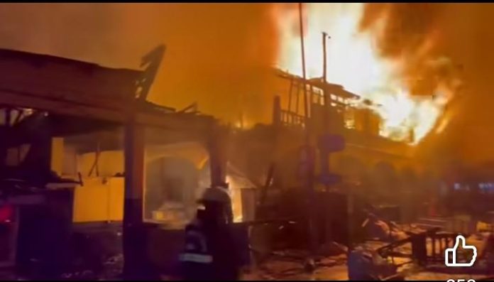 Fire Guts Parts of Makola Market, Destroying Shops and Goods Fire Guts Parts of Makola Market, Destroying Shops and Goods