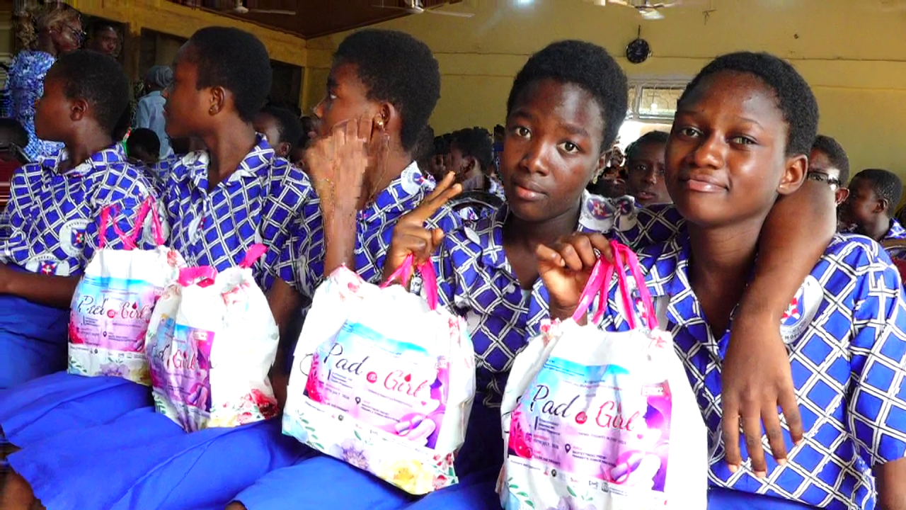 Entrance University SRC Donates 300 Sanitary Pads to Schoolgirls