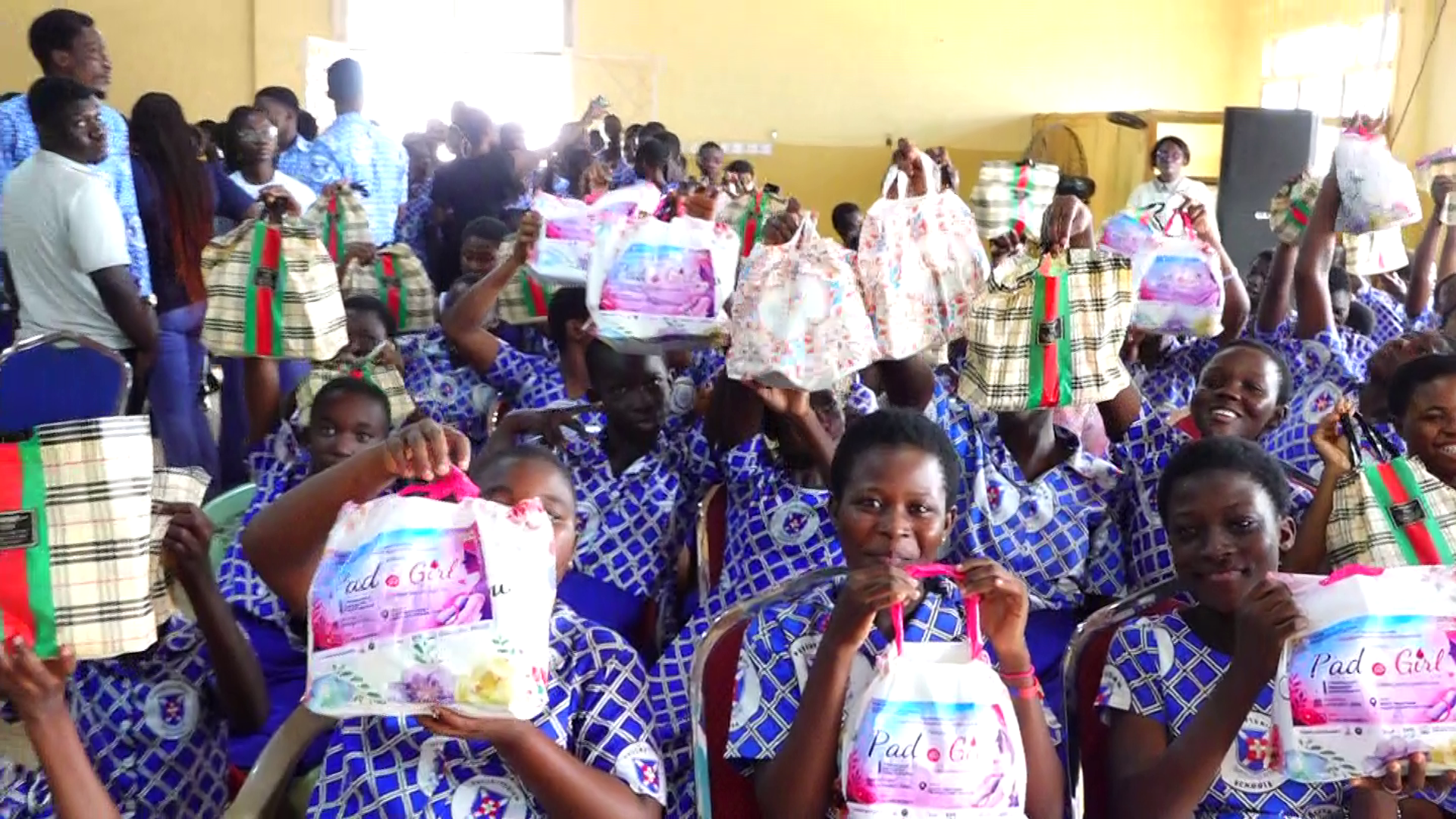 Entrance University SRC Donates 300 Sanitary Pads to Schoolgirls