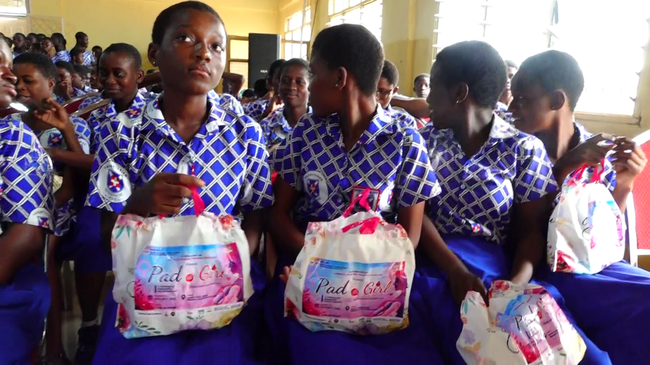 Entrance University SRC Donates 300 Sanitary Pads to Schoolgirls