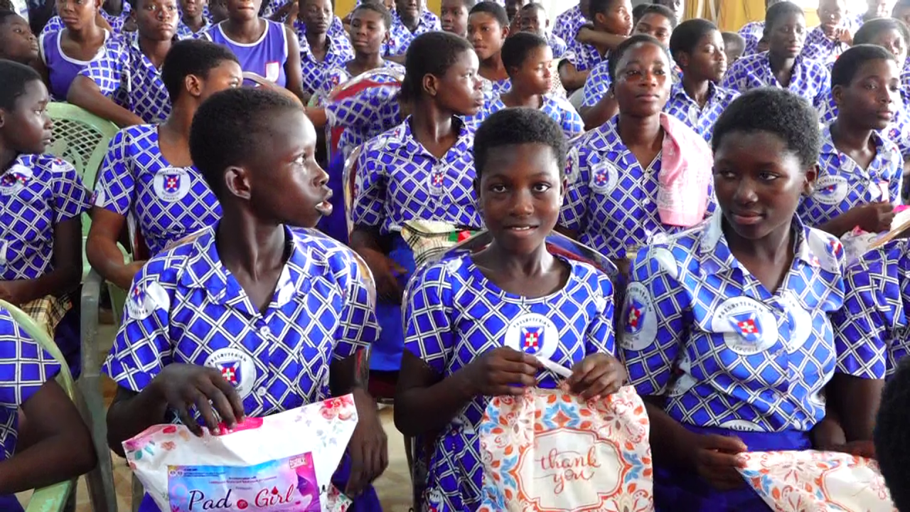 Entrance University SRC Donates 300 Sanitary Pads to Schoolgirls